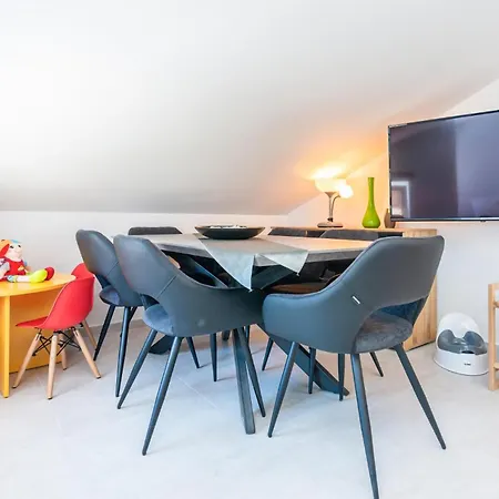 Apartment Beautiful In With Wifi Medulin